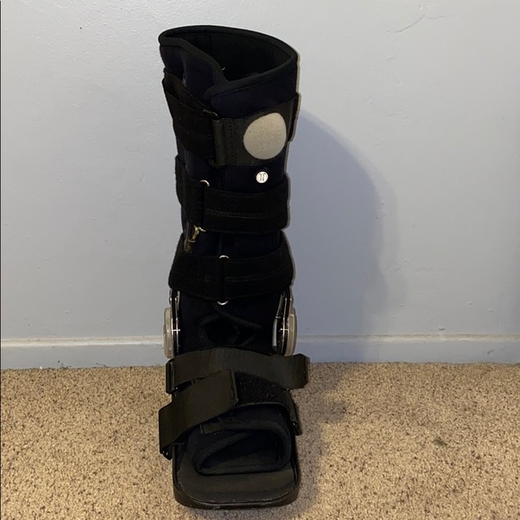 Walking Boot - Picture 4 of 7